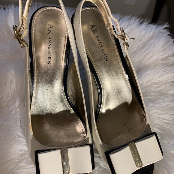 Ann Klein Classic black/white Pumps - Picture 5 of 9